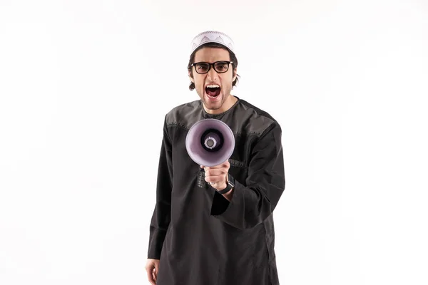 Arabische man spreekt in megafoon. Aankondigingen concept. — Stockfoto