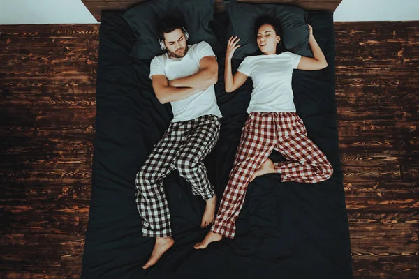 Pareja Está Acostada Cama Pareja Joven Hermosa Mujer Hombre Mujer — Foto de Stock