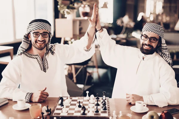 Arabische Zakenman Mannen Witte Kleren Dragen Ervaren Ondernemer Succesvolle Jonge — Stockfoto