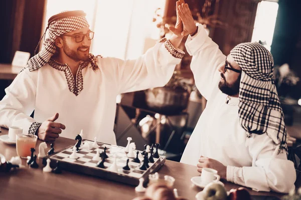 Arabische Zakenman Mannen Witte Kleren Dragen Ervaren Ondernemer Succesvolle Jonge — Stockfoto