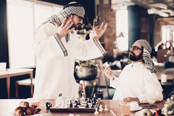 Arabische Zakenman Mannen Witte Kleren Dragen Ervaren Ondernemer Succesvolle Jonge — Stockfoto