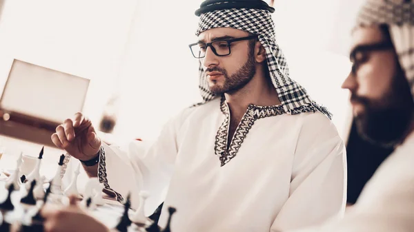 Arabischer Geschäftsmann Männer Weißen Kleidern Erfahrener Unternehmer Erfolgreicher Junger Mann Stockbild