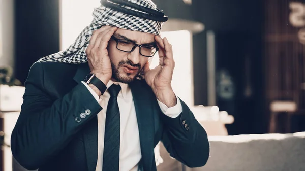 Uomo Affari Arabo Uomo Vestito Nero Imprenditore Esperto Giovanotto Successo — Foto Stock