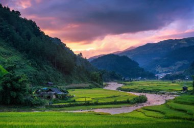 Mu cang chai, alacakaranlık, Yenbai, Vietnam, Kuzey Vietnam.