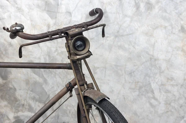 Велосипед Винтажный Стиль Велосипеда Возле Бетонной Стены — стоковое фото