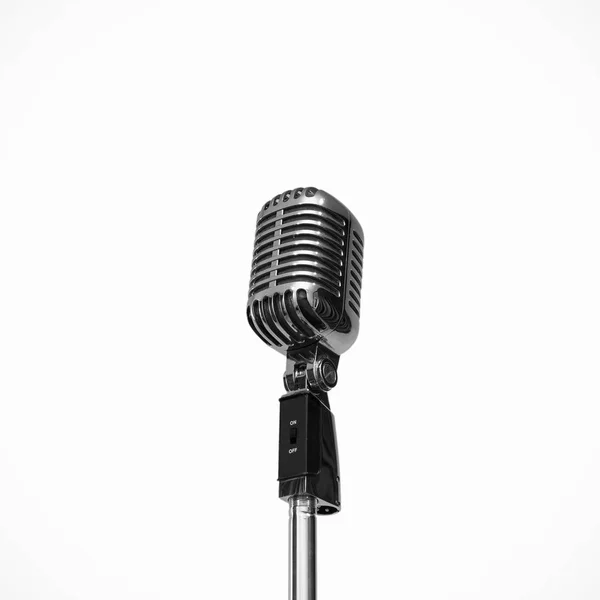 Серебряный Винтажный Микрофон Студии Белом Вырезкой Пути — стоковое фото