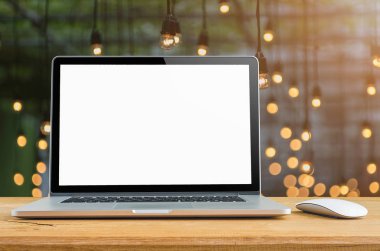 Kavramsal çalışma alanı, tablo boş ekran ile dizüstü bilgisayar.