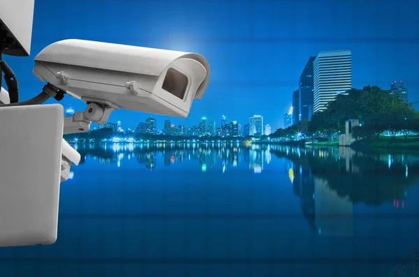 Monitoraggio Telecamera Sicurezza Sullo Sfondo Dell Edificio Blu Sfocato — Foto Stock