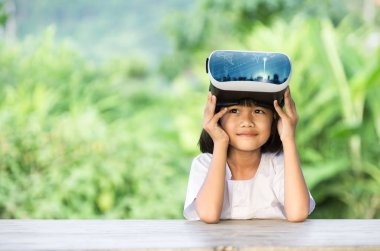 Sanal gerçeklik ile çocuk rüya yolculuk dünyanın dört bir yanından gözlükler.