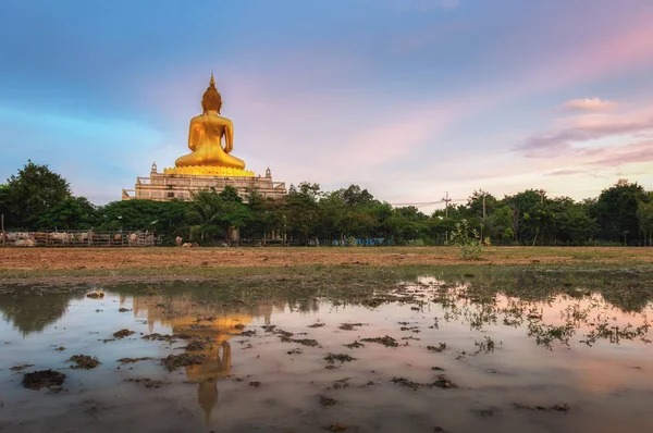 Derrière Grand Bouddha Avec Réflexion Sur Eau Pendant Crépuscule Phetchaburi — Photo