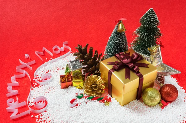 Мініатюрна Ялинка Різдвяна Подарункова Коробка Різдвяний Сосновий Конус Дзвіночок Різдвяних — стокове фото