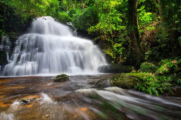 Man Daeng Waterfall Waterfall Autumn Color Change Beautiful Nature — Stock Photo, Image