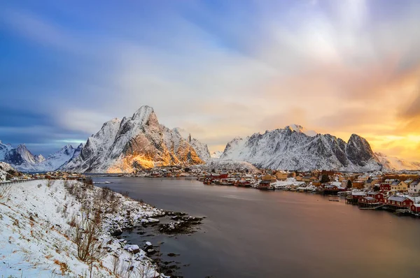 Sauberes Dorf Auf Den Erhabenen Inseln Norwegens Winter — Stockfoto