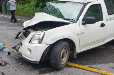 Nan, Tayland - Ekim 25: Tanımlanmamış kaza kaza: dağ araba üzerinde 25 Ekim 2016 ili Nan, Tayland tanımsız trafik sıkışıklığı içinde Sokak