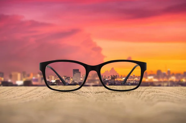 Clear Cityscape Focused Glasses Lenses Blurred Cityscape Background — Stock Photo, Image