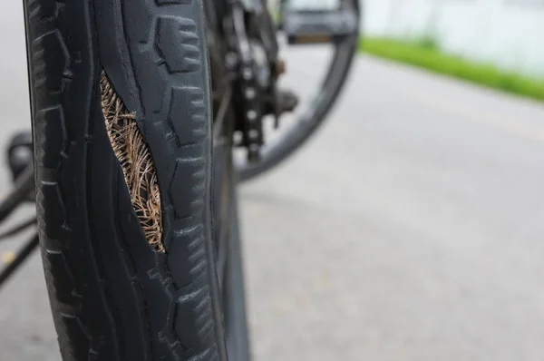Roturas Neumáticos Hinchazón Señales Peligro Tiempo Advertencia Para Cambiar Los — Foto de Stock
