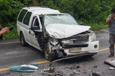 Nan, Tayland - Ekim 25: Tanımlanmamış kaza kaza: dağ araba üzerinde 25 Ekim 2016 ili Nan, Tayland tanımsız trafik sıkışıklığı içinde Sokak