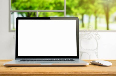 Kavramsal çalışma alanı, tablo boş ekran ile dizüstü bilgisayar.