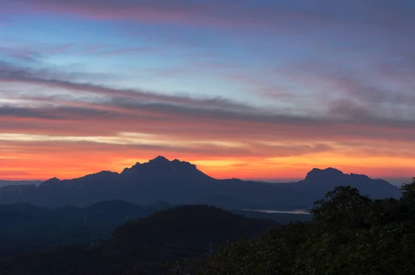 Paesaggio Scenico Del Tramonto Sole Sopra Montagna Mae Moh Lampang — Foto Stock