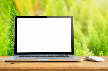 Kavramsal çalışma alanı, tablo boş ekran ile dizüstü bilgisayar.