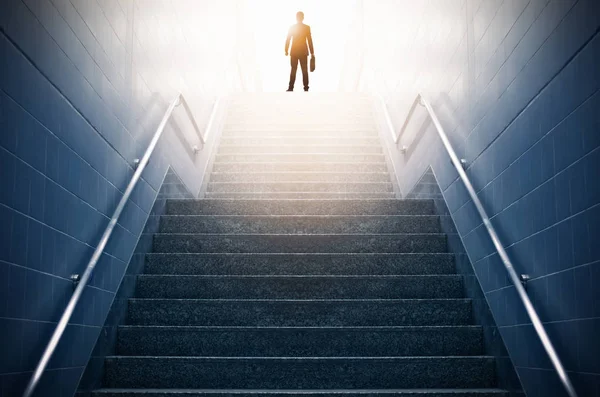 Vue Arrière Homme Affaires Montant Les Escaliers Concept Succès — Photo