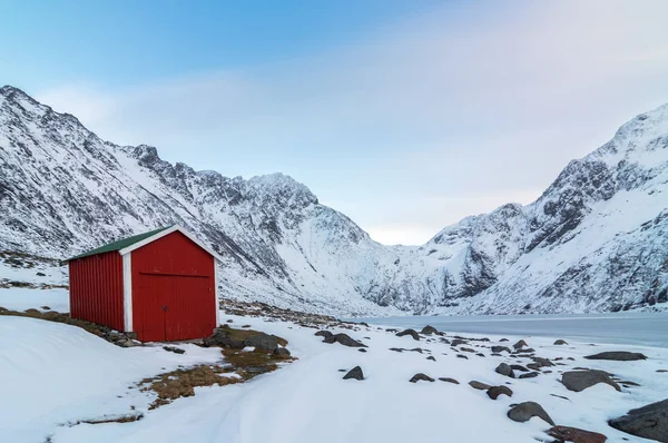 Червоний Дерев Яна Кабіна Взимку Острові Норвезькому Стилі — стокове фото