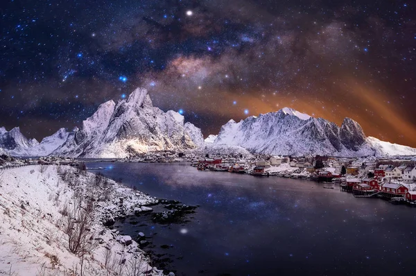 Reine Pueblo Las Islas Lofoten Noruega Invierno Con Galaxia Vía —  Fotos de Stock