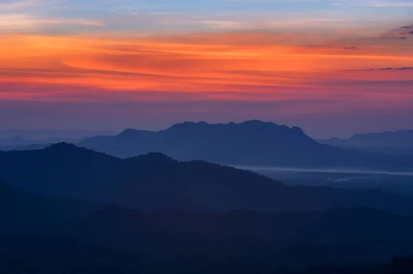 Paisaje Escénico Atardecer Sol Sobre Montaña Mae Moh Lampang Tailandia — Foto de Stock