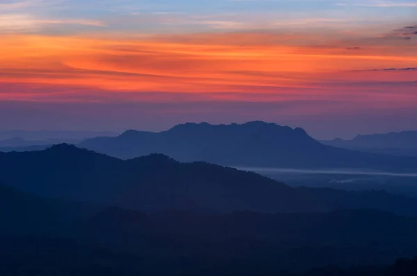 Scenisk Solnedgång Landskap Sol Över Berget Mae Moh Lampang Thailand — Stockfoto