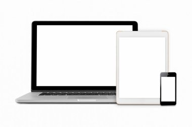 Dizüstü bilgisayarlar, tabletler ve cep telefonları. Beyaz arka plan üzerinde izole elektronik becerikli alet mockup görüntü.