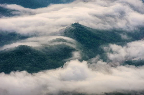 Облака Движущиеся Горах Смотровая Точка Дой Самер Дао Национальный Парк — стоковое фото