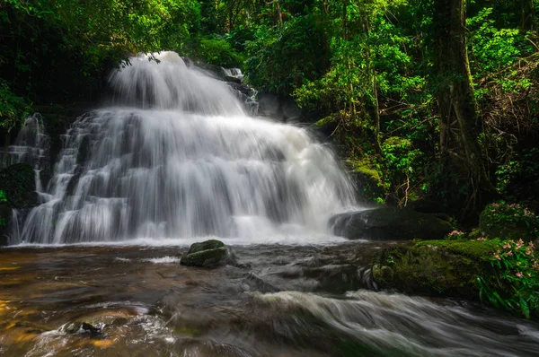 Man Daeng Waterfall Waterfall Autumn Color Change Beautiful Nature — Stock Photo, Image