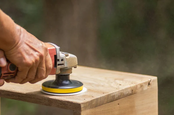 Sanding machine, The carpenter uses a polishing machine to smooth the wood. — Stock Image Sanding Machine Carpenter Uses Polishing Machine Smooth Wood Stock Photo
