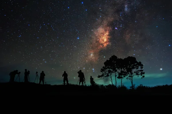 Silhouette Man Backpack Hill Watching Stars Night Long Exposure — Stock Photo, Image