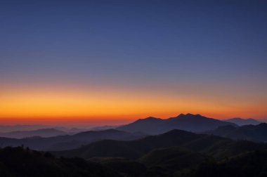 Manzara sabah dağda Nern Chang Suek, Pilok Kanchanaburi.