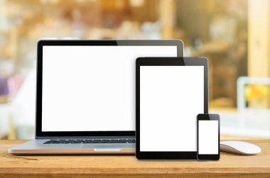 Dizüstü smartphone ve tablet mockup tablo, kavram mockup boş ekran ile.