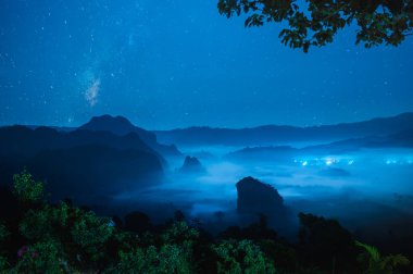 Phu Lanka, Puslu Dağlar gece, Phayao Tayland, Phu Langka Milli Parkı, peyzaj.