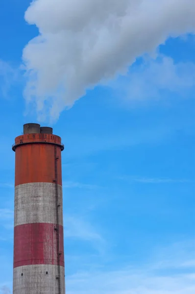 汽在燃煤电厂的烟囱上 空气污染 蒸汽发电厂 — 图库照片