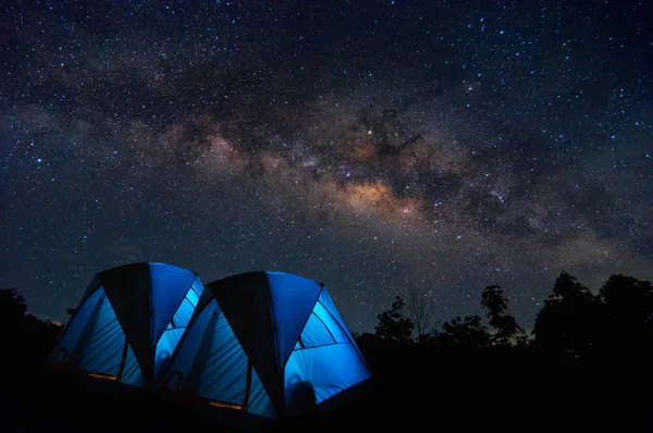 Láctea Com Estrelas Tenda Primeiro Plano Família Camping Norte Tailândia — Fotografia de Stock