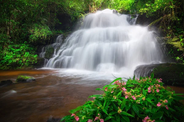 Man Daeng Waterfall Waterfall Autumn Color Change Beautiful Nature — Stock Photo, Image