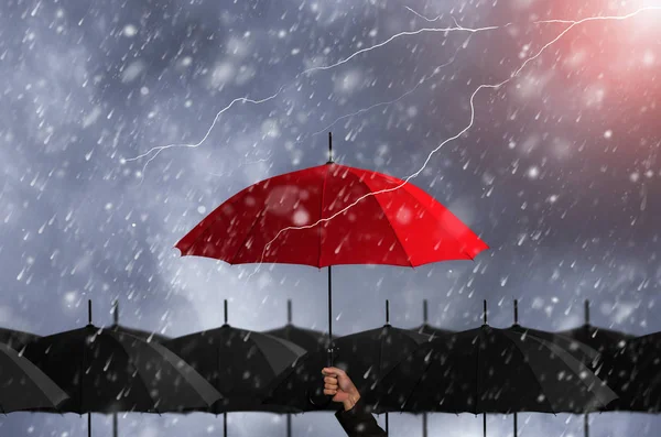 Red Umbrella Mass Black Umbrellas — Stock Photo, Image