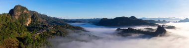 Panorama Mountian peyzaj sis ile sabah, Baan Jabo bakış açısı. Mae Hong Son, Baan Jabo biri en şaşırtıcı sis Tayland.