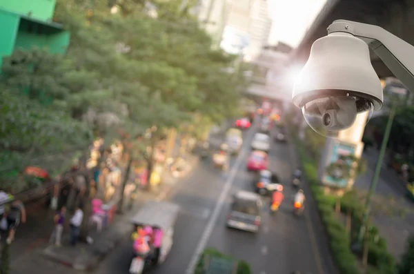 Videokamera Überwachungskamera Vordergrund Verschwommene Straße Aus Einem Hohen Winkel Auf — Stockfoto