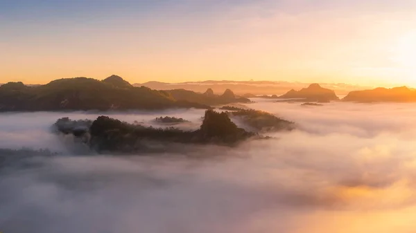 Vista Panoramica Sulle Montagne Nebbia Mattutina Punto Vista Pha Mok — Foto Stock