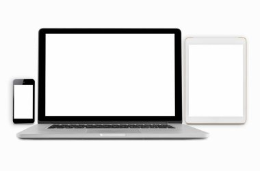 Dizüstü bilgisayarlar, tabletler ve cep telefonları. Beyaz arka plan üzerinde izole elektronik becerikli alet mockup görüntü.