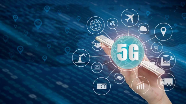 El şehir ve iletişim ağı ile smartphone akıllı ve nesneleri birbirine, Bağlan global kablosuz aygıtları bağlama simgesi 5g ağ kablosuz sistemler ve şeylerin, Internet.