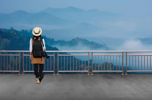 Азіатських Туристичних Жіночий Вона Носить Випадковий Стиль Japanese Простий Чорний — стокове фото