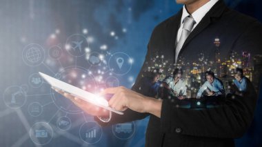 İş adamları Internet ağ kavramı, Bağlan küresel birbirine, bağlama şeyler (çok) word ve nesneleri simge Internet ile iletişim için ağ teknolojisini kullanır.