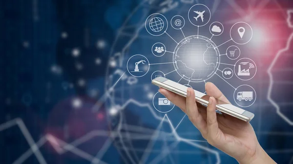 Smartphone ile birlikte, Internet kavramı, ağ bağlantı simgeleri birbirleri ile global kablosuz cihazlar bağlayın.