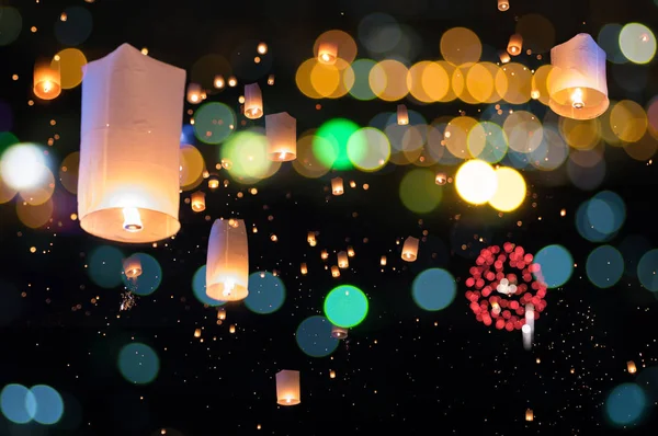 Belos Fogos Artifício Lanternas Para Celebração Com Luz Bokeh Borrão — Fotografia de Stock